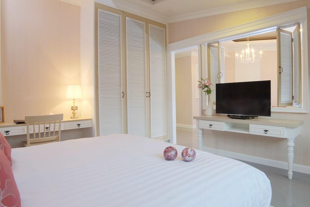 โรงแรมเดอะรายา สุรวงศ์
